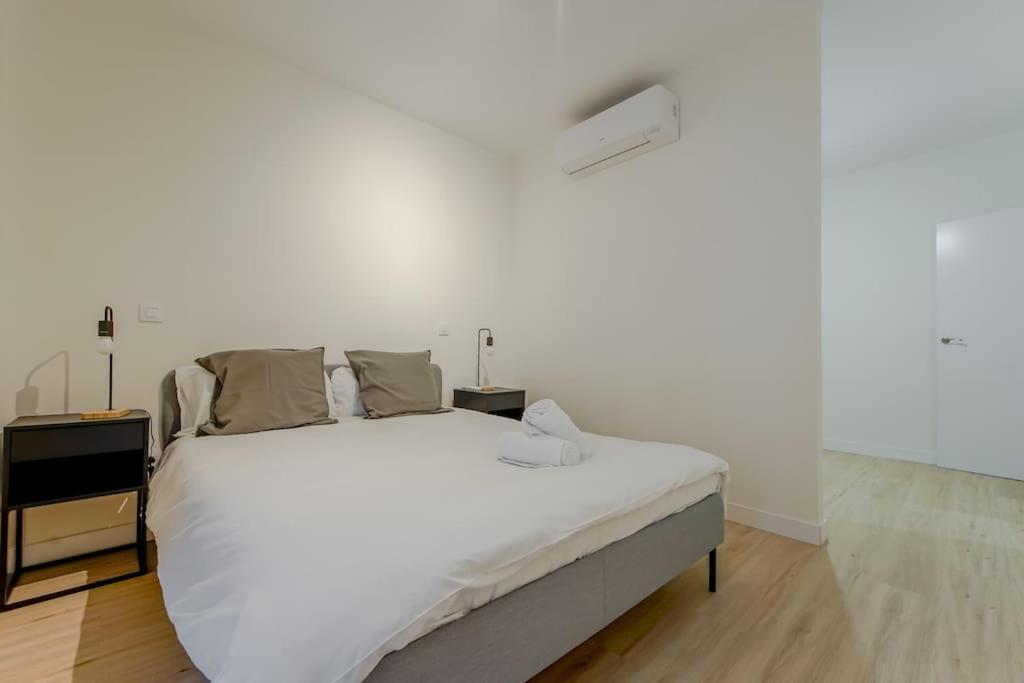 Modern Apt Para 6Px En La Plaza De Tirso De Molina Madrid Exterior photo