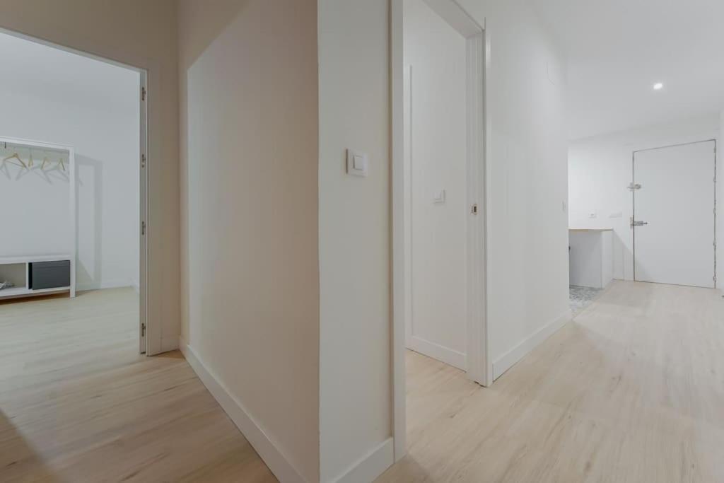 Modern Apt Para 6Px En La Plaza De Tirso De Molina Madrid Exterior photo