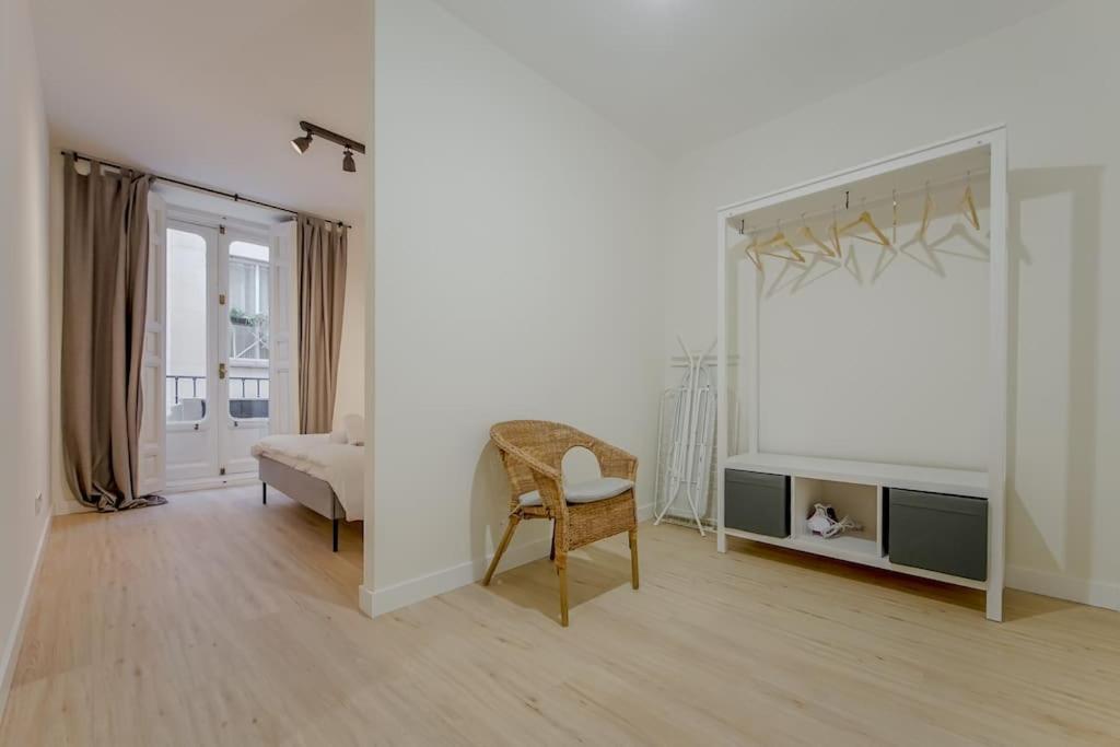 Modern Apt Para 6Px En La Plaza De Tirso De Molina Madrid Exterior photo